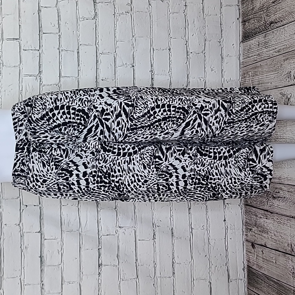 Blue Island Flowy High-Rise Wide Leg Animal Print Cropped Pant in White/Black